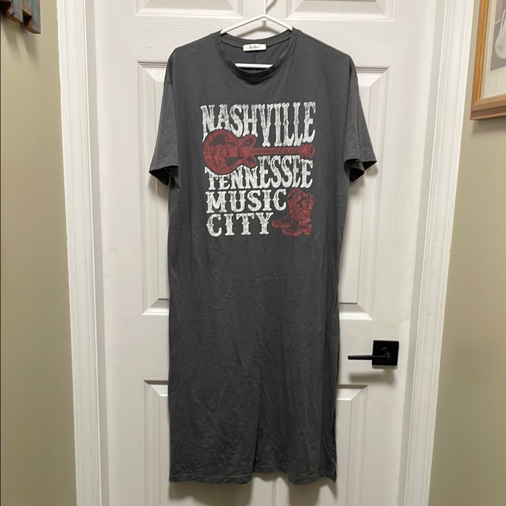 Tres Bien Gray Graphic Dress